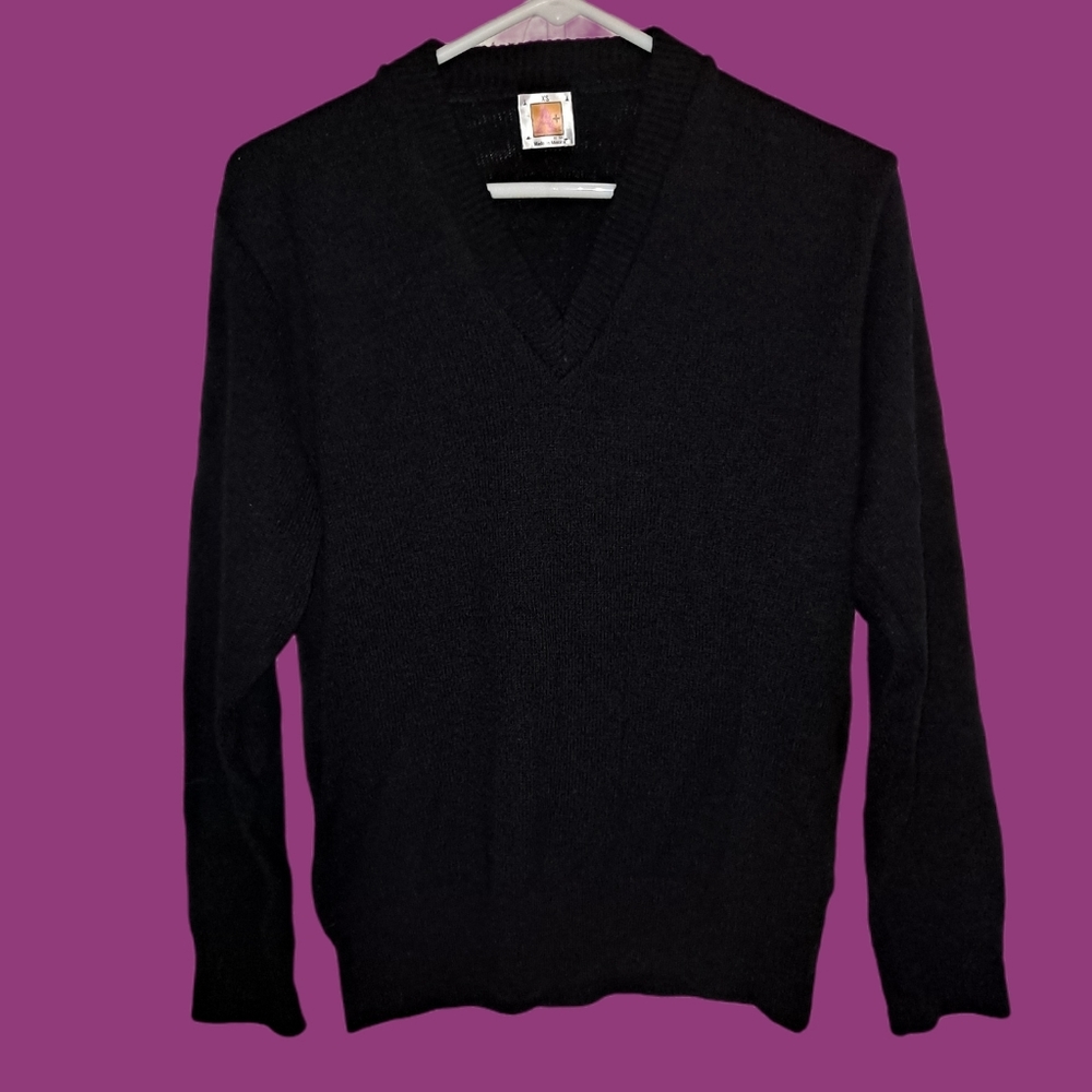 A+ black sweater , xs
